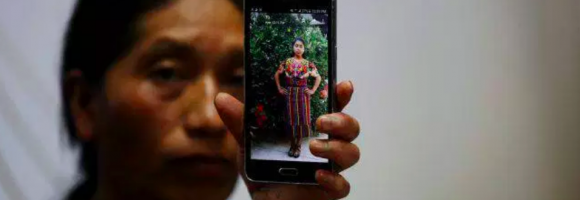 Guatemala: vittime del Vulcano e anche della polizia Usa. La storia di Claudia Gómez