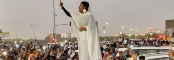 Sudan, colpo di Stato: Alaa Salah, Islam Elbeiti è Rivoluzione, Thowra. Auguri Donne, Auguri Africa, Auguri Mondo (VIDEO) 
