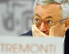 Carcere per gli evasori e dichiarazione dei redditi pubblica. Lo stato della commedia dell'arte