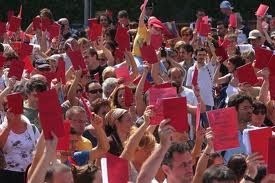 Agende rosse in piazza, la politica contro le intercettazioni