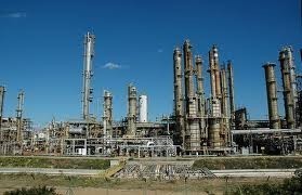 Manovra Monti: calano i consumi e l'ENI chiude il petrolchimico di Gela