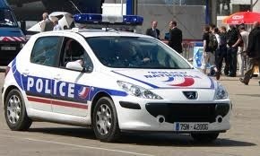 Tragedia in Francia: madre in fuga dopo aver ucciso i suoi tre figli