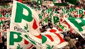 Via i dirigenti e i parlamentari Pd che votano la fiducia all'inciucio
