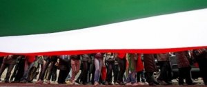 Lui pensa alla gnocca (e a non finire in galera), l'Italia ribolle di rabbia