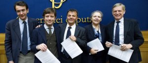 Renzi dà il voltastomaco, ma la minoranza Pd è peggio