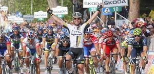 Giro: Cavendish si impone a Teramo