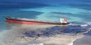 Petroliera incagliata minaccia isola di Mauritius