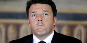 Dietro Mattarella e Gentiloni, c'è Renzi. Allarme rosso per la democrazia