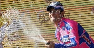 Giro d'Italia: Visconti declassato, tappa a Ulissi