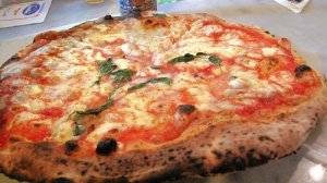 Napoli: pizzaioli in rivolta contro “Gambero Rosso”
