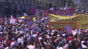 Gli occupanti americani, gli indignados spagnoli ed i silenti italiani