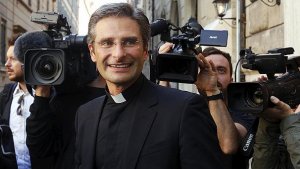 “Charamsa arma del capitale contro la Chiesa”: parola del clericale organico Fusaro
