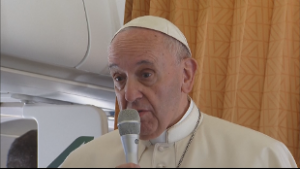 Papa Francesco: "L'Islam non è terrorismo, è una guerra di religione e di potere"