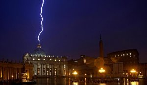 Abdicazione del Papa: se la Chiesa si laicizza...