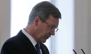 Germania: Il presidente Wulff si dimette, la Merkel annulla la visita a Roma