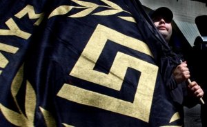 Neonazisti e Polizia: il pericoloso gioco delle forze dell'ordine