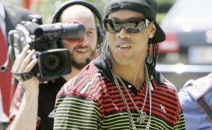 Ronaldinho + Napoli pulita contro l'opacità del Premier brillante