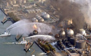 Fukushima: acqua radioattiva attorno alla Centrale. Morto di cancro il direttore, eroe durante disastro