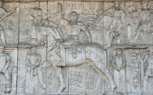 L'on. Biancofiore (PdL) scrive a Tremonti per tutelare la statua di Mussolini