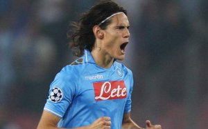 Napoli: tre gol alla Lazio e sale prima in classifica. Bel gesto di Klose che ammette gol di mano