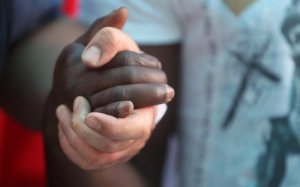 Ecatombe di migranti in mare. Alcune reazioni e proposte concrete