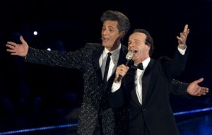 Benigni, uno spot per Monti e una precisazione: i socialisti erano contrari a quella guerra