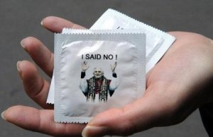 Giornata mondiale Aids: la Santa Inquisizione vieta il preservativo in Rai