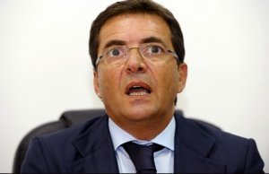 Cosentino è ancora al suo posto