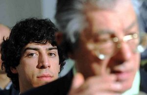 Bossi ha dovuto dimettersi, colpa dei soliti giudici comunisti