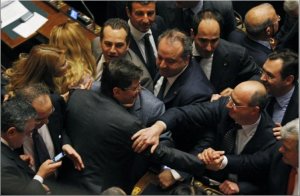 Cosentino è salvo: la malapolitica festeggia