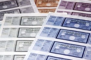Bond, Bot, Btp, titoli di Stato: se li comprino i politici!