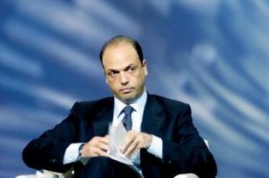 Verità e Giustizia per Niki Aprile Gatti: video sulla consegna delle tre interrogazioni al Ministro Alfano