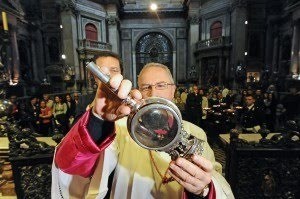Arcidiocesi di Napoli contro decreto sposta-feste: “Non toccate san Gennaro”