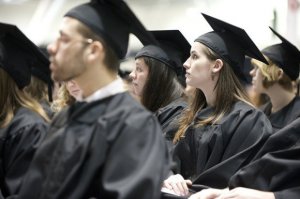 Laurearsi prima del matrimonio protegge dall'obesità