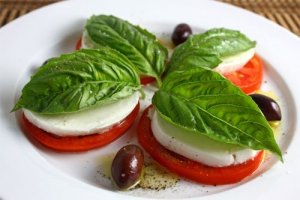 La cucina a Capri si tinge di mille colori, giallo rosso e verde