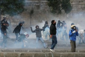 Tra gli anarchici di oggi si nascondono i banchieri di domani