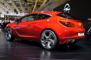 In casa Opel Astrale sportività