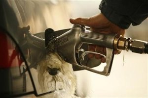 Benzina: ma quanto sarà cara la gita di Pasquetta