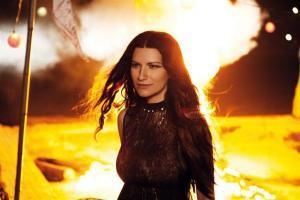 Viene ucciso mentre monta il palco della Pausini. E' un tour maledetto