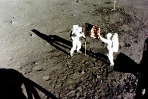Privatizzare la Luna: un "grande balzo per l'umanità" o un grandissimo affare per le compagnie?