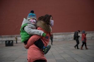 "Airpocalypse": 1,2 milioni di cinesi muoiono per l'inquinamento. La soluzione? Media e Social Network