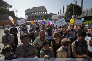 Sacconi dal vivo. Antiabortista abortivo