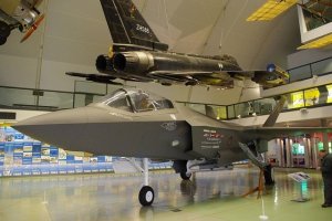 Soluzione per precari, consulenze e auto blu. Continuano le spese militari