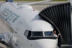 "La cabina di pilotaggio non è un posto per donne". La risposta di una pilota