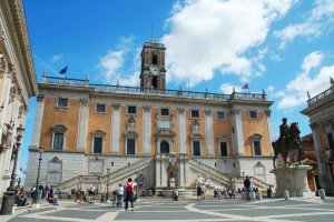 Il bilancio di Roma taglia 100 milioni di euro alle politiche sociali