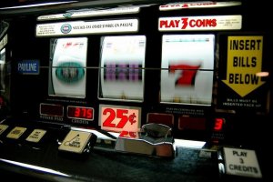 Gioco d'azzardo: gli italiani ogni anno si "giocano" uno stipendio