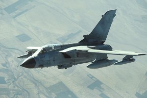 Velleità militari e affari d'oro