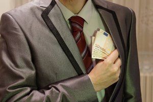 4 milioni di italiani ricorrono alla raccomandazione