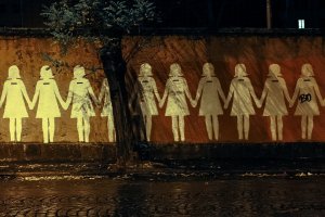 I giovani indulgenti verso la violenza contro le donne