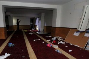 Hanno saccheggiato una sala di preghiera musulmana e tentato di bruciare il Corano. Siamo in Francia, nel 2015